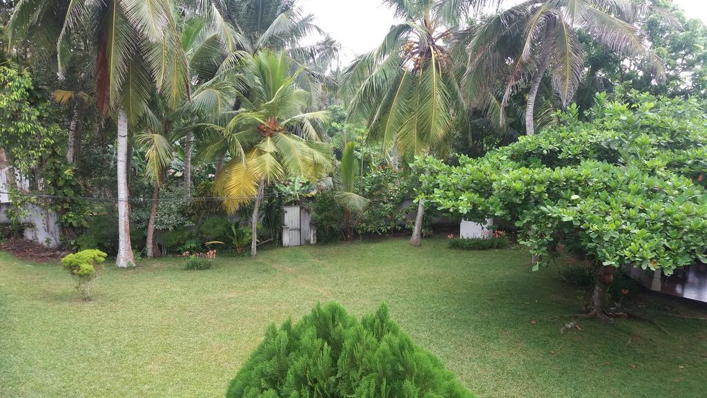 4 Seasons Guesthouse Хиккадува Экстерьер фото
