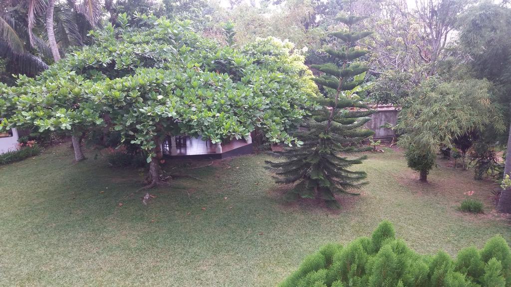 4 Seasons Guesthouse Хиккадува Экстерьер фото
