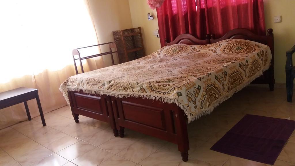 4 Seasons Guesthouse Хиккадува Экстерьер фото