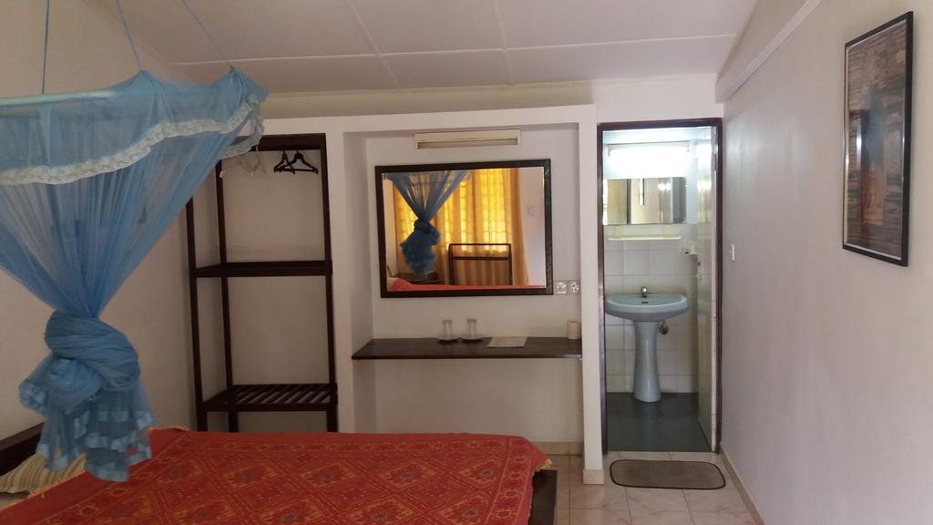 4 Seasons Guesthouse Хиккадува Экстерьер фото
