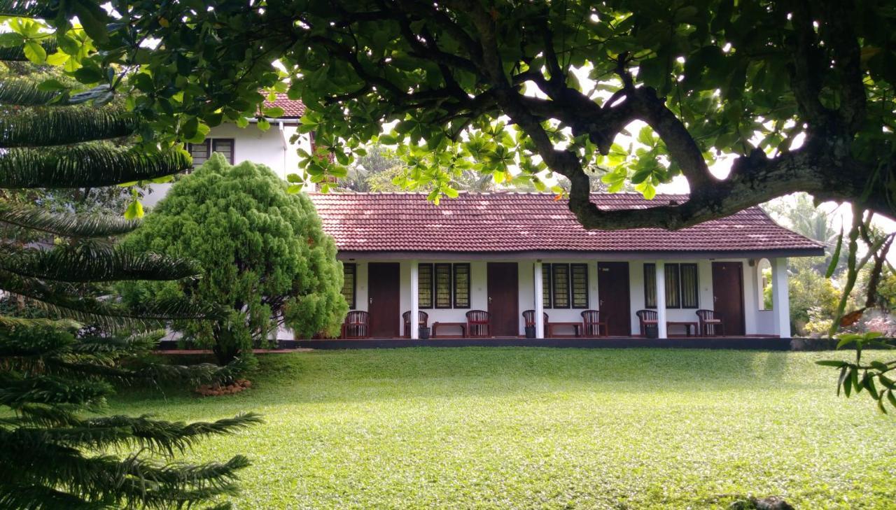4 Seasons Guesthouse Хиккадува Экстерьер фото