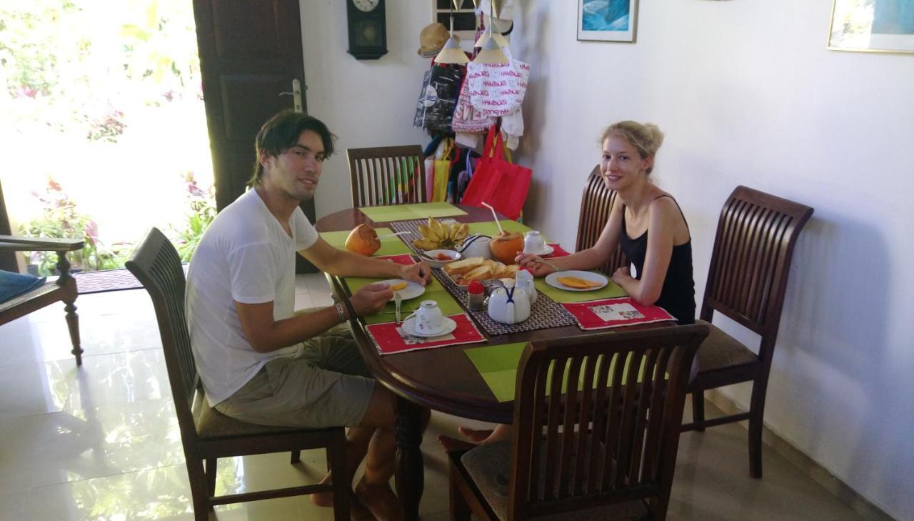 4 Seasons Guesthouse Хиккадува Экстерьер фото